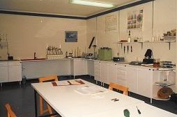 foto histórica de un laboratorio foto histórica de un laboratorio