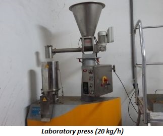 photo of laboratory press (20 kg/hora)