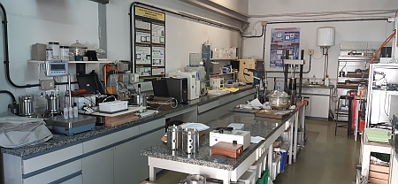 Vista general del laboratorio de Mecánica de Suelos